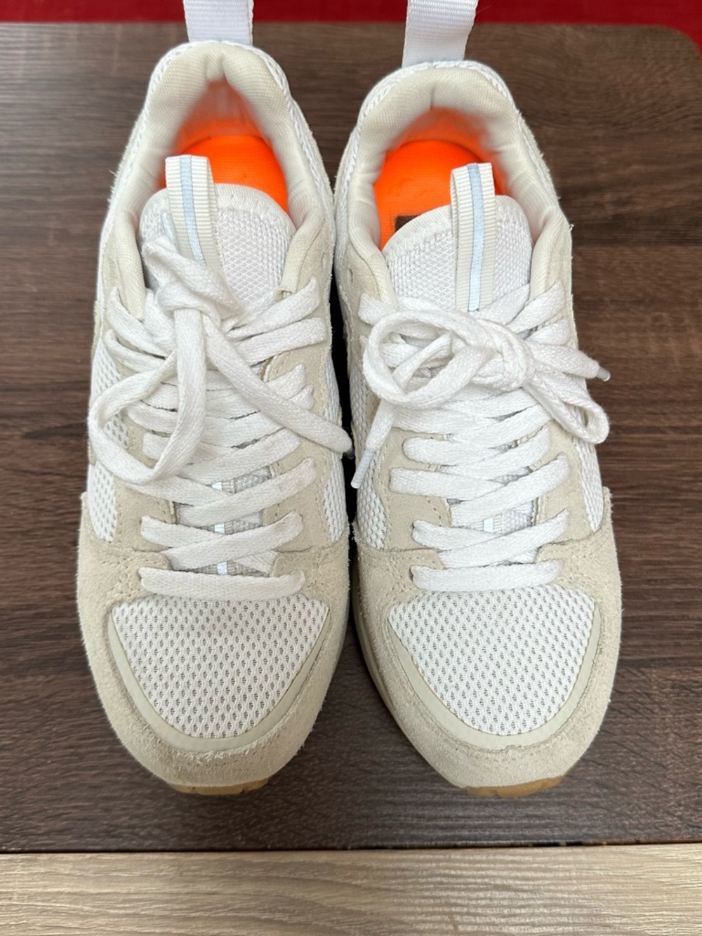 Veja Venturi Sneakers size 6 - Picture 2 of 10